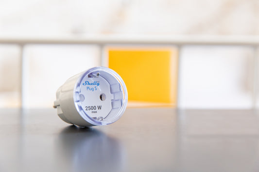 Shelly Plus Plug S – Enchufe Inteligente con Medición de Energía