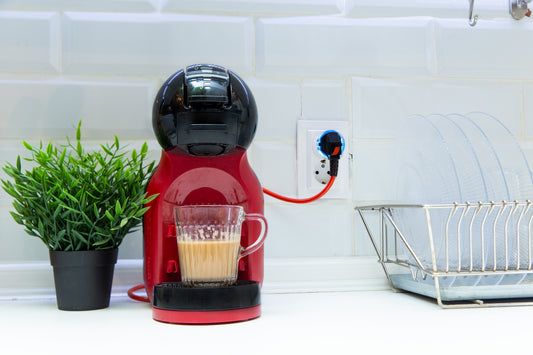 Shelly Plus Plug S – Enchufe Inteligente con Medición de Energía