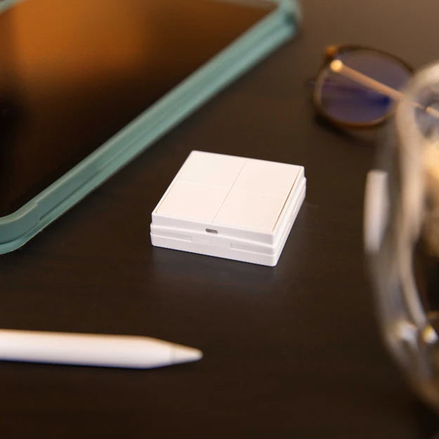 Shelly BLU Wall Switch 4 instalado en pared para automatizaciones BLE