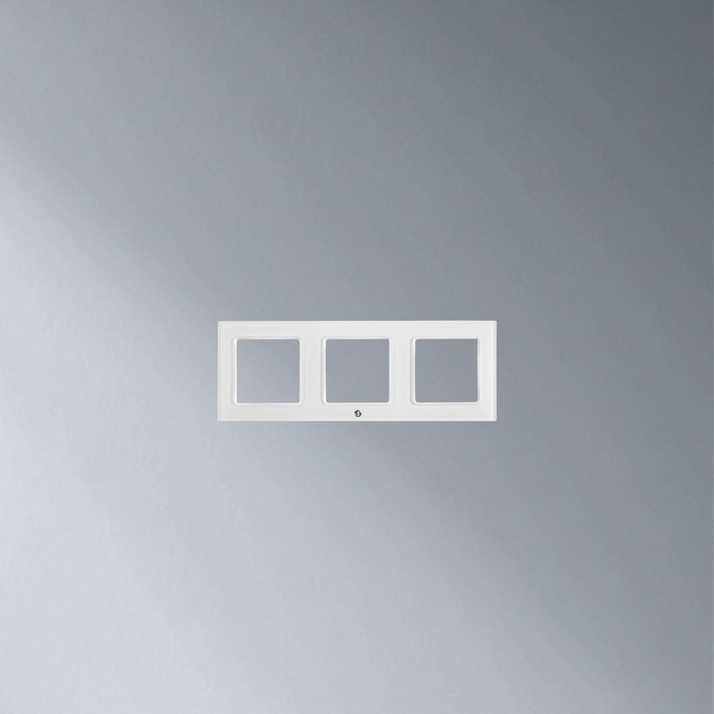 Detalle acabado marco Shelly 3 botones blanco para Wall Switch