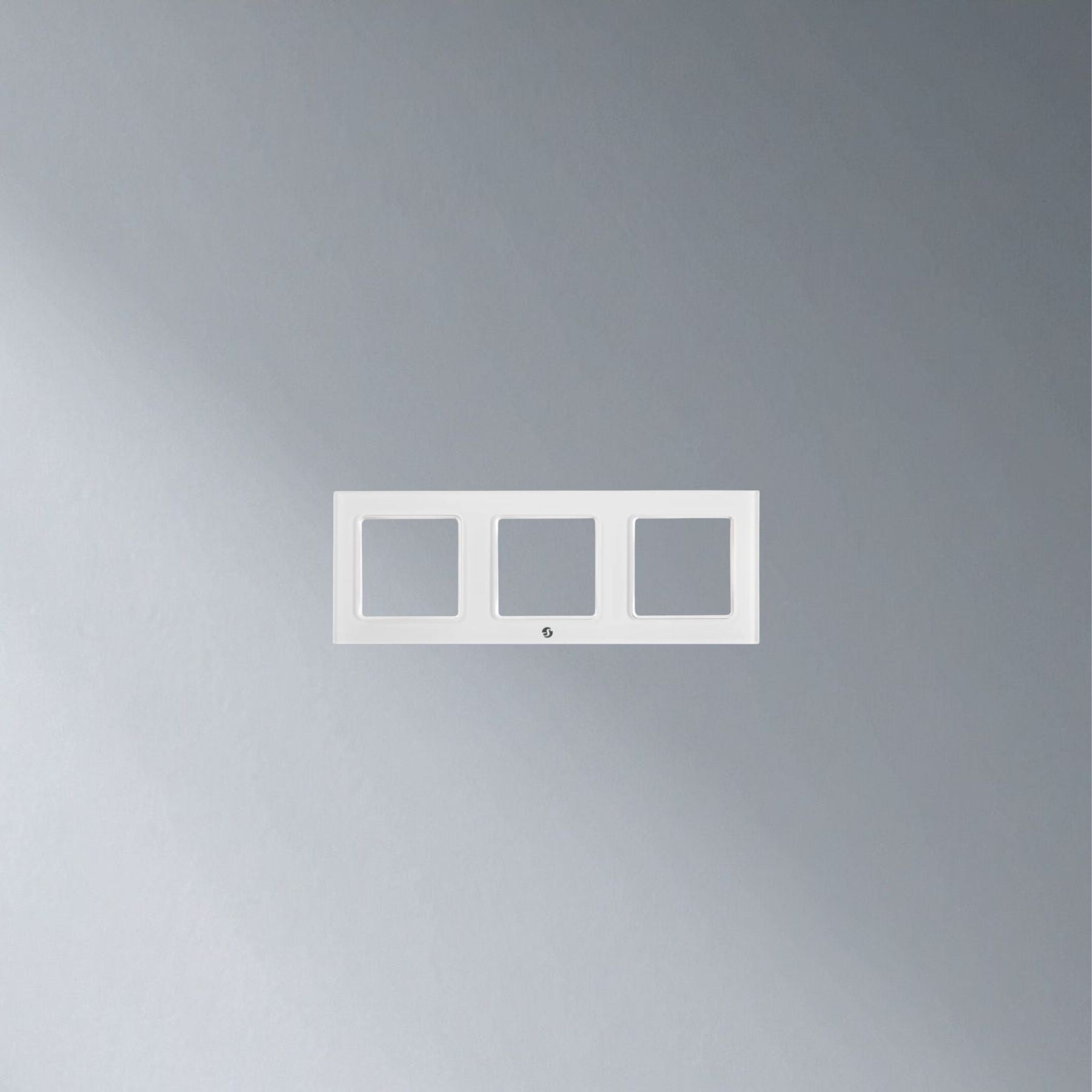 Detalle acabado marco Shelly 3 botones blanco para Wall Switch