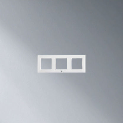Detalle acabado marco Shelly 3 botones blanco para Wall Switch