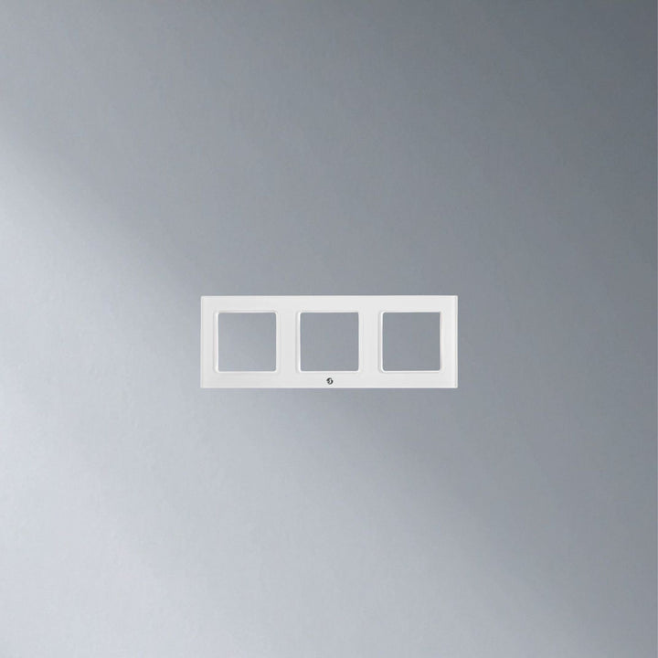 Detalle acabado marco Shelly 3 botones blanco para Wall Switch