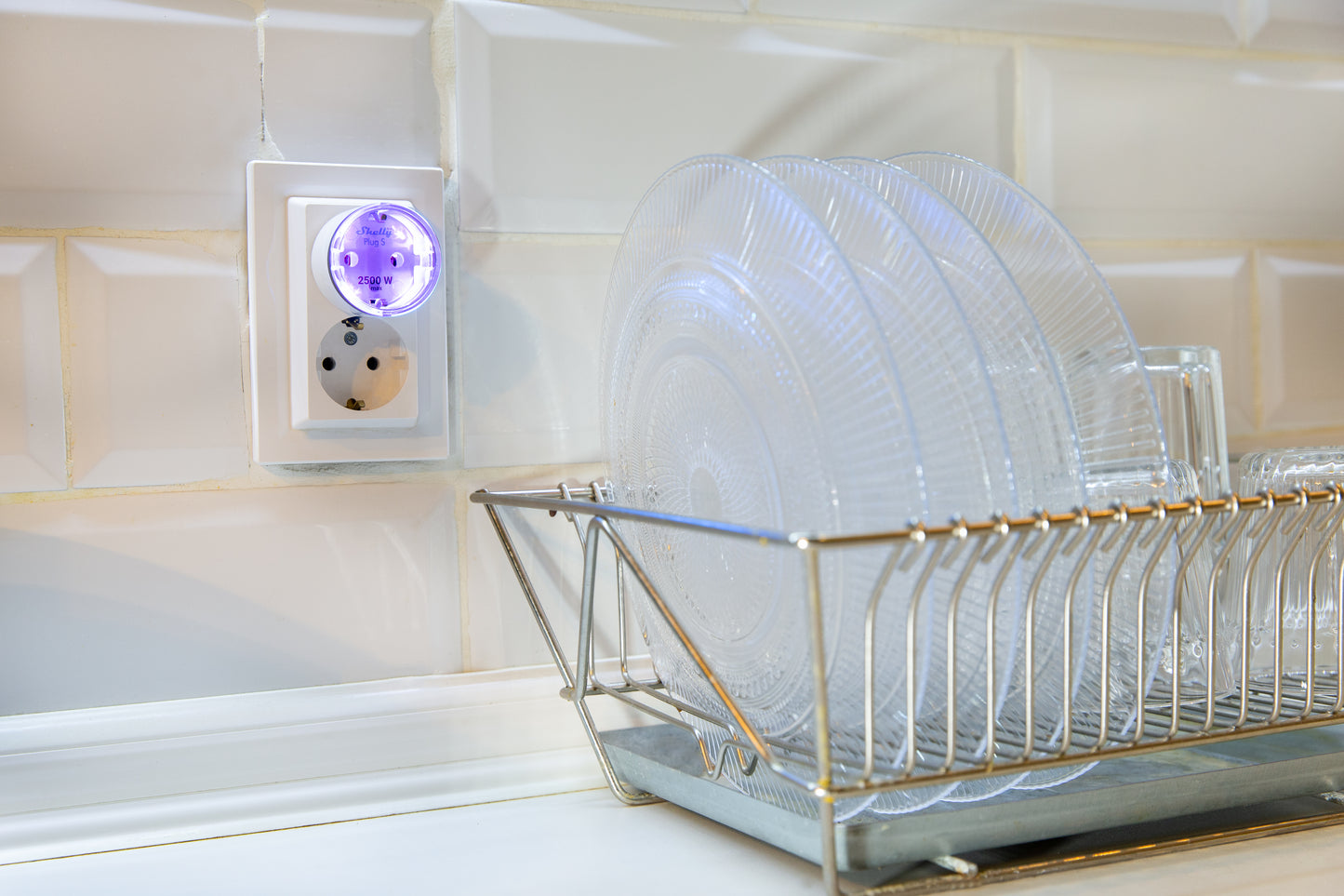 Shelly Plus Plug S – Enchufe Inteligente con Medición de Energía