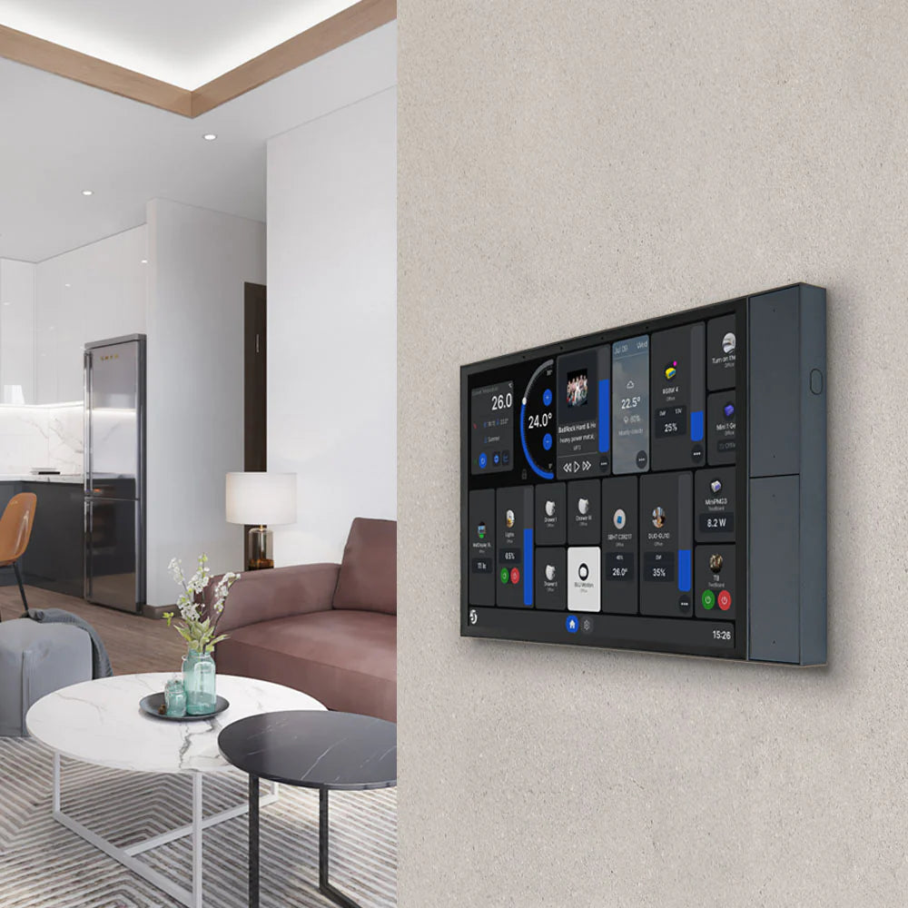 Shelly Wall Display XL Plateado instalado en pared hogar inteligente