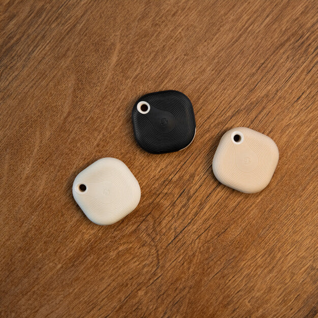 Shelly BLU Button Tough 1 — Tres colores disponibles: Negro, Moca y Marfil