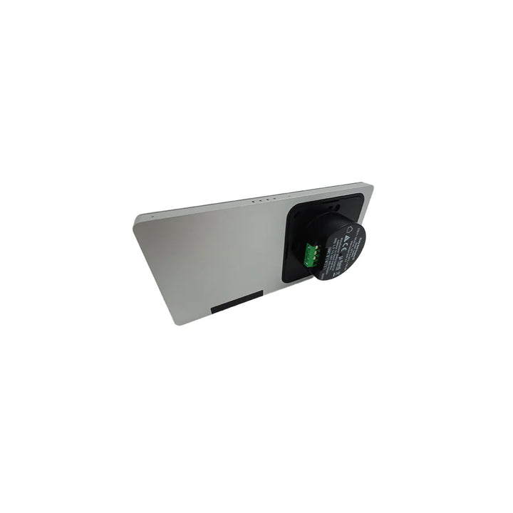 Wall Display X2 plateado con interfaz táctil para automatizaciones Shelly